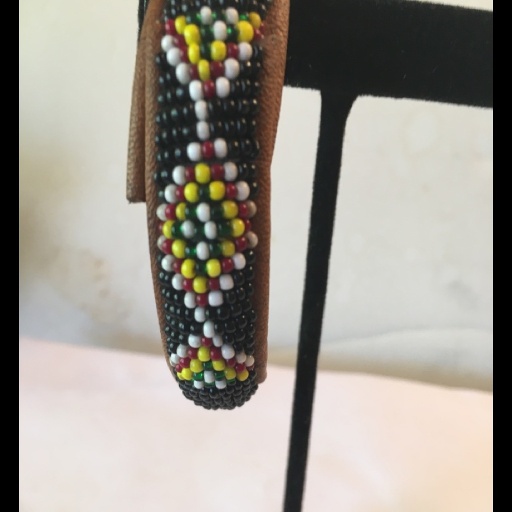 Kenyan Masai beaded bracelet on leather